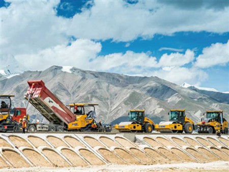 Xe lu XCMG sản phẩm top đầu trong nhóm thiết bị làm đường phân phối tại Việt Nam