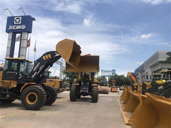 Máy xúc lật bánh lốp XCMG LW600FV