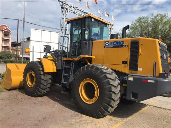 Máy xúc lật bánh lốp XCMG LW700HV