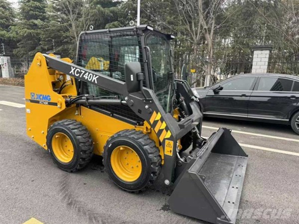 Máy xúc lật mini XCMG gầu 0,4 khối XC740K