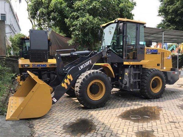 Máy xúc lật XCMG dung tích 2,3m3 cao xả tải 3,2m LW330FV