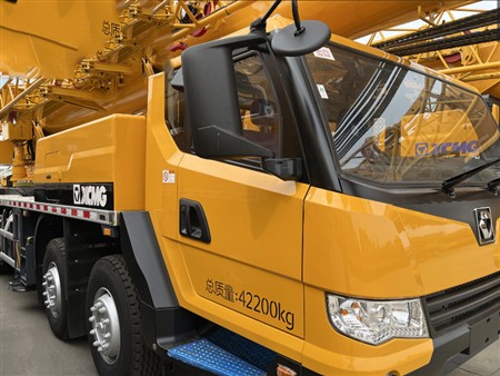 Xe cẩu bánh lốp nâng hạ XCMG QY50KD