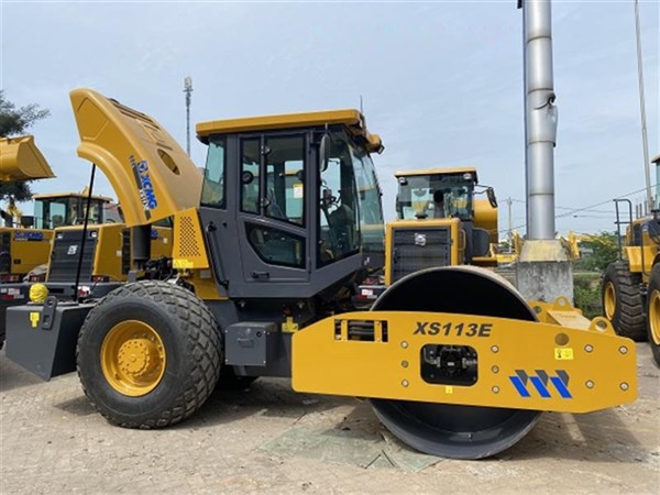 Xe lu rung XS113 2 cầu thủy lực 11 tấn 